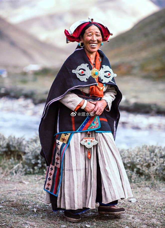 #藏族##藏族服饰##Perak头饰# 喜马拉雅 尼泊尔 多尔帕县 Dolpo(多颇)人 thikpo(迪普)头饰 thikpo(迪普)头饰也 ...
