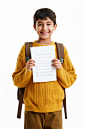xiaobaizc_A_happy_elementary_school_student_smiling_holding_a_p_ff5597f7-3441-48a0-950c-39e69f7e7b32