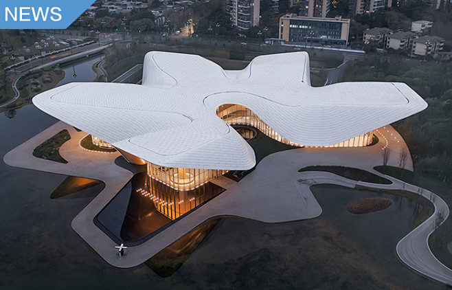 成都市天府美术馆 / 中国建筑西南设计研究院 : 三面环水的柔美“花瓣”