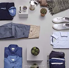 #早安搭配#昨晚画设计图画到很晚，现在每个款都用铅笔画一份，服装软件画一份。铅笔绘制可以一边设计一边修改，手稿的感觉非常质朴，收藏起来还是很有意思。电脑软件绘制可以上颜色，做效果，加图案，设计更直观一些，与版师沟通起来也更方便。现在我们每个款在产品尺寸那一栏就用的服装软件款式图。