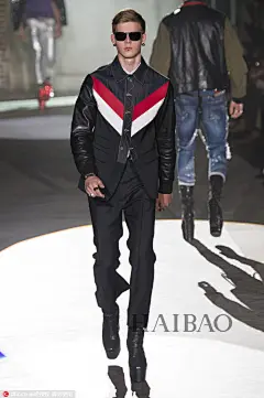 肌肉硬汉vs Bling妖男！D二次方(DSquared2) 2017春夏男装秀，海报网带你亲临2017春夏米兰男装周