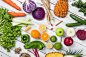 [Palette] Cold Pressed Juice : 可以透過LOGO看到更多豐富的顏色，發想以調色盤作為外框，將相關的元素轉換成簡單的圖形印壓在調色盤內，用象徵蔬果汁的水果、蔬菜葉和果汁的波動組成畫面，當中蔬菜葉的波動像是以口飲入的嘴唇，添加些趣味在其中。
