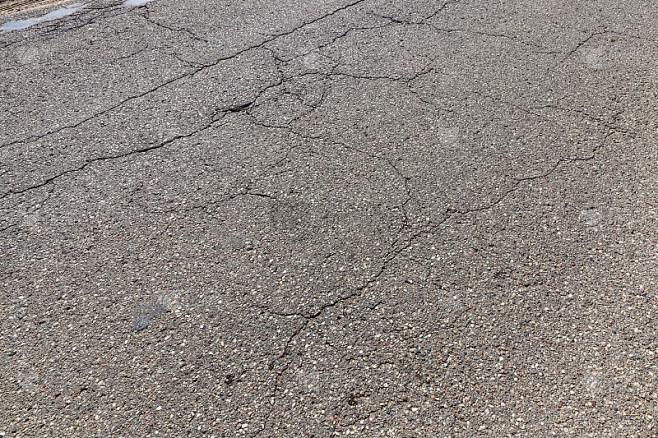 修理破损和损坏的道路