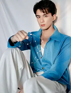 吴磊 今日份清爽俊朗的“蓝朋友”~ #男神 #记录美好生活 #生活随拍 #吴磊 #时尚大片 #明星穿搭 #吴磊我可以 #吴磊壁纸 - 小红书