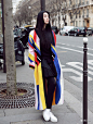 范冰冰亮相巴黎街头 撞色造型大胆惹眼_时尚_腾讯网