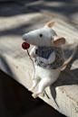 毛毡版精灵鼠小弟。来自智利女孩Johana的羊毛毡手工。