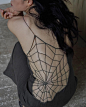 其中包括图片：Open Back Waist Cut Out Long Skirt With Spider Web Dress