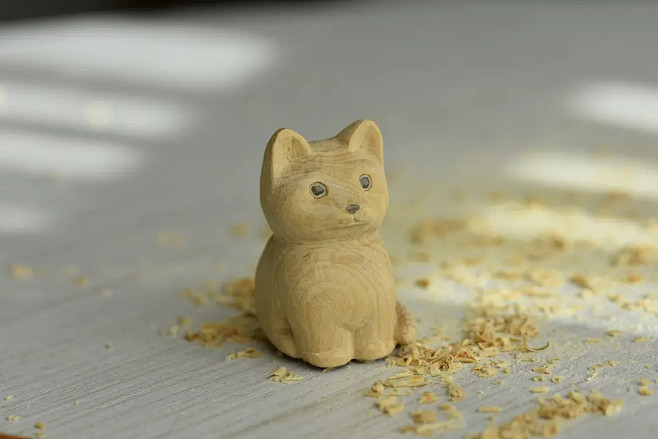 做了一只木雕小猫