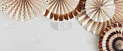 节日纸扇金色框架顶部视图与复制空间。横幅。