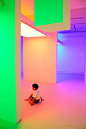 Cruz Diez, Chromosaturation à l'exposition “Environment Chromatic-Interferences. Interactive Space by Carlos Cruz-Diez”, 2010: 