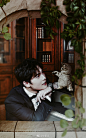 - In me the tiger sniffs the rose.

- 猛虎嗅蔷薇

-（超凶）！

图源@梅娜贤 ​​​​