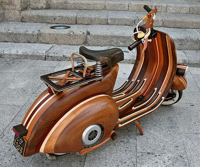 纯手工制作精美的木头摩托车