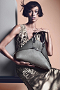 Akris 2014春夏时尚包包广告摄影作品-法国Anais Mali模特，在意大利威尼斯拍摄，黑发尤物很短的剪切发型配合形状超大的包包，展现出不拘一格的大牌风人像版画---酷图编号1089960
