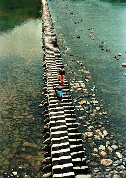 温州太泰顺县仕水村碇步石桥。