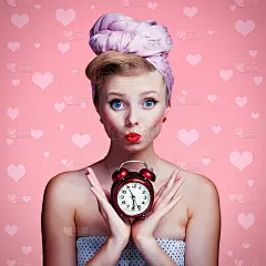 美丽的年轻性感的海报女郎与惊讶的表情