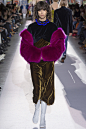 Dries Van Noten Fall 2017 Ready-to-Wear Fashion Show : See the complete Dries Van Noten Fall 2017 Ready-to-Wear collection.