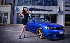 宝马1M美女车模壁纸桌面壁纸1