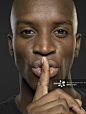 Man holding finger to lips, indicating silence, close-up_创意图片