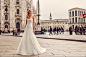 Eddy K. 2017 Wedding Dresses Milano Collection
来自意大利时尚之都的灵感，美妙的婚纱与精致的城市风格形成了这季的婚纱视觉。亮点包括礼服惊人的全蕾丝贴花，错综复杂的紧身胸衣和性感的低背，以及可拆卸的轻便设计。