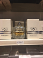 ARMANI 情侣款男香stronger with you : 这款情侣款的男香可以说是非常的好闻了，甜甜的还带点辛辣的味道，每天都要狂吸自己 情侣款女香前调就是一股荔枝味道，也是甜甜的