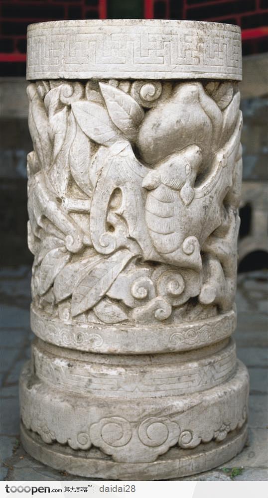 中华石雕柱纹-蝙蝠和蟠桃花纹
