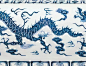 青花瓷｜我们最熟悉的那条「龙」 :  龙，一种幻想的动物。古人认为它是最高的祥瑞。在中国古代纹样中，龙纹占有十分重要的地位。龙纹也是除了缠枝花卉之外在青花瓷器上的常见纹饰。 ——————————————————  龙的题材经过几