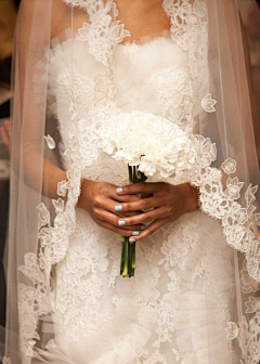 SalyPeng今日新娘高级婚纱设计师采集到婚礼