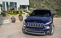 2014款Jeep自由光越野车壁纸