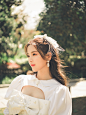 #心动的信号#阳光下随风摆动的花朵，似是少女飘荡的裙裾；空气中氤氲的青草香气，正诉说着秋天的故事。心动侦探@杨超越 邀你进入秘密花园，一同感受大自然治愈系心动。
