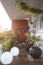 Un salon à ciel ouvert http://www.m-habitat.fr/terrasse/amenagement-et-mobilier-de-terrasse/installer-un-salon-de-jardin-sur-sa-terrasse-969_A