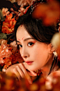 组图：杨幂《狐妖》海报花絮照 一袭红色薄纱秀香肩美腿眼神超撩 : 杨幂《狐妖小红娘月红篇》官宣，工作室晒出海报拍摄花絮照。杨幂身穿红色薄纱，大秀香肩美腿，眼神超撩。