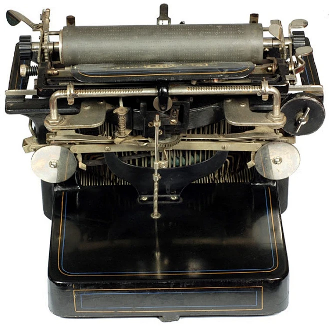 Photograph of the Hartford 2 typewriter showing the back view.-花瓣网