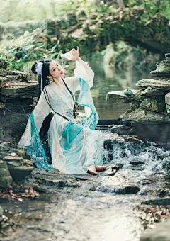 流光飞舞：古装美人 汉服古装白衣美女唯美写真高清壁纸头像古风