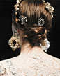 最纯正的南意大利西西里岛风情，混合着巴洛克风格的诸多装饰元素，Dolce&Gabbana 2012秋冬女装秀如歌剧般震撼人心
