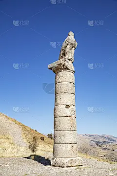 卡拉库斯坟墓(纪念碑墓)。这座古墓是为纪念Commagene皇室而建造的。(公元前I.Century