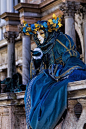 威尼斯的面具文化在欧洲文明中独具一格，是极少数面具溶入日常生活的城市。威尼斯人把面具作为日常生活的一部分有着悠久的历史。18世纪以前，威尼斯居民生活完全离不开面具，人们外出，不论男女，都要戴上面具，披上斗篷，这专属于威尼斯的面具就是那有名的“包塔”（Bauta）。