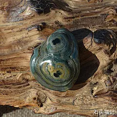 天然阿拉善石 戈壁石 绿色眼睛石玛瑙原石 俏色8字眼 奇石