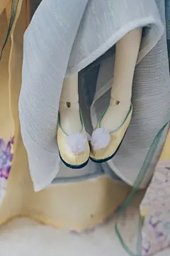 bjd超话bjd自制超话#茕兔##蜃楼人形# 继《步天歌》之后再一次与@麟趾居 @夏达 的梦幻联动～给喜欢的漫画家和角色设计创作bjd实在是太幸福啦！( ˃᷄˶˶̫˶˂᷅ )这次的bjd是以达叔国庆放出的阿皎贺图进行制作哒～全新衣饰造型的阿皎～！身上细节超多的！先透些刚做完妆造的随拍图～之后会有 ​​​​...展开全文c