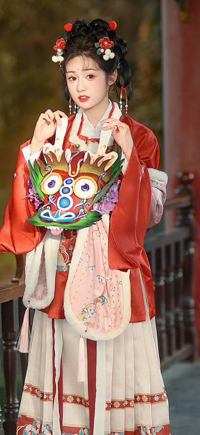 年年岁岁花相似
采集@别致的七
cr：盘...