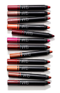 The most amazing lip pencil. It stays on forever and doesn't dry out your lips!: 