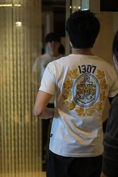 [2012 雪碧慈善籃球賽] 林俊杰：雪碧 《盡情表達真我》明星籃球表演賽， 現場一片綠與黃！我在《雪碧新飛揚黃隊》，雖然大部分的隊友是第一次組隊一起打籃球，但我們卻有最棒的 科比 當我們的隊長！唐志中 使我們非常棒的副隊長，很清楚戰略，也對每個隊友都公平，大氣！謝啦 Jason！全國各地的粉絲都到來支持自己的偶，但最最重要的是大家也是共同在做慈善，來幫助偏遠學校建立運動設施，讓孩子們有更健全的成長和學習環境！謝謝參與的每一個你，因為你，我們一共捐了 262萬RMB！Stil......