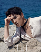 #杨洋##ELLE7月刊#框不住的少年@杨洋icon  登@ELLE 7月刊封面。高清福利大图来啦~阳光沙滩下的翩翩公子，祝你每段时光里的极致都不会蹉跎 ​​​​ ​​​​ ​​​​
​​​​你是年少的欢喜。 #杨洋# #微微一笑很倾城# #肖奈# #夜华# #三生三世十里桃花# #武动乾坤# 仅搬运，图源水印。 