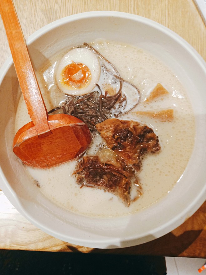 味千拉面
实际不好吃...