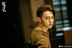 许凯#许凯跑男# 
许凯圈儿之谜之许凯是怎么做到可盐可甜的？！！

考古许凯的微博 究竟是汉堡的威力太强？？还是篮球没有发挥它的作用？？今天我们就让我们走近许凯微博

下面是我挑选具有代表性的图片来为大家一一剖析(p5是我想送给许凯的壁纸)
首先，我们看到p1 ​​​​...展开全文c