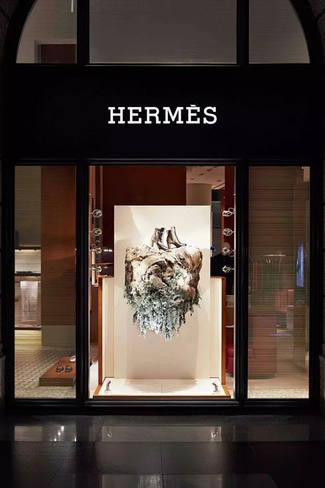 Hermes未来博物馆概念橱窗设计 联系我们设计师李云再次用13件橱窗艺术作品触碰到了我们心灵，这里向￿459449607