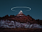 长期曝光的照片 捕捉了无人机在山景上空的光路 / Long Exposure Photos Capture the Light Paths of Drones Above Mountainous Landscapes ​​​​