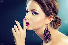 Bright stylish make up and manicure in a purple and violet colores.