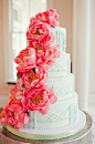 Amazing cake w/ cascading florals / Photo by The Nichols