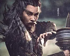 他是“金庸剧专业户”，演过6部金庸武侠剧，可惜一直不温不火_宗峰岩 : 这个角色戏份很少，出场时间估计不到二十分钟，再加之该版《笑傲江湖》的口碑实在太差，所以注定宗峰岩饰演的曲阳不会得到多少关注，甚至很多人根本就不知道该版《笑傲江湖》中曲阳一角是他演的。 在2017年新版《射…