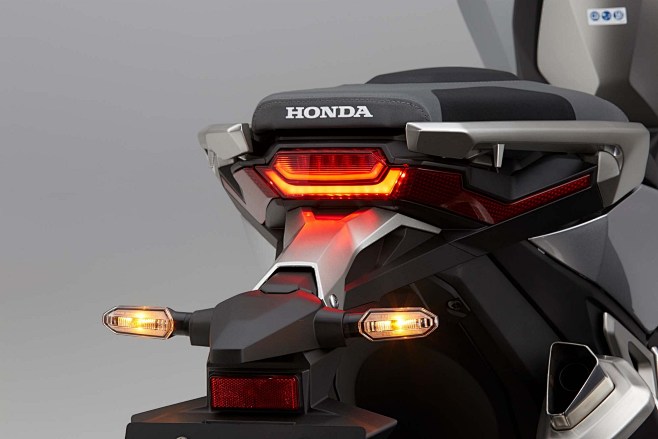 2017-Honda-X-ADV-adv...